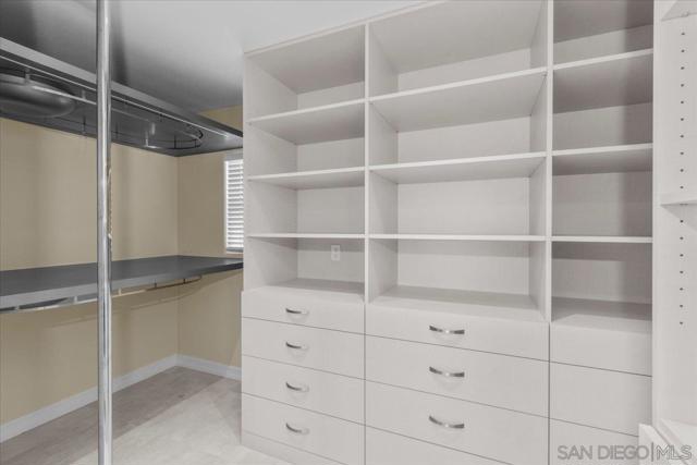 473 Sandalwood Ct, Encinitas CA: https://media.crmls.org/mediaz/15fdd960-aeec-43d4-b712-bed952f73500.jpg