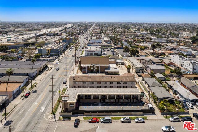 8307 S Figueroa Street, Los Angeles CA: https://media.crmls.org/mediaz/15fde8ef-c1a4-4bc8-80ff-935f5d2335ec.jpg