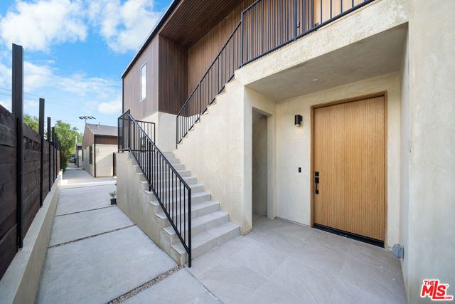 1688 N Sierra Bonita Avenue, Pasadena CA: https://media.crmls.org/mediaz/15fdf351-f9d1-41c2-a949-036c4fd905f3.jpg