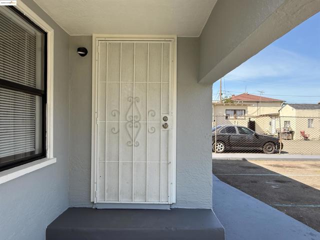 257 Smalley Ave, Hayward CA: https://media.crmls.org/mediaz/1600223e-4e64-4629-8533-06224516baaf.jpg