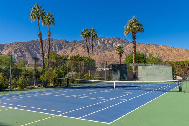 337 Westlake Terrace, Palm Springs CA: https://media.crmls.org/mediaz/16014d5a-c64f-43df-a202-00e35ad30c05.jpg