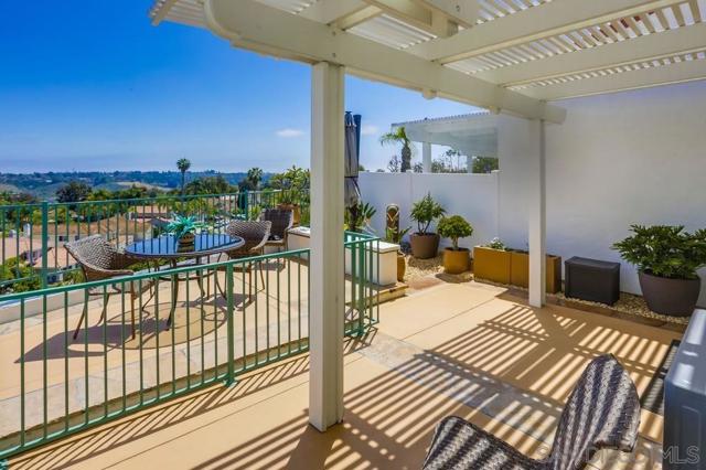 3367 Malta Way, Oceanside CA: https://media.crmls.org/mediaz/1601aa9c-3412-46ed-bffa-6bce9a592796.jpg