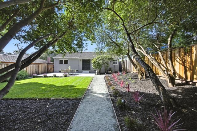 2084 San Carlos Avenue, San Carlos CA: https://media.crmls.org/mediaz/16022109-f781-4be5-bdef-efc44aa691fd.jpg