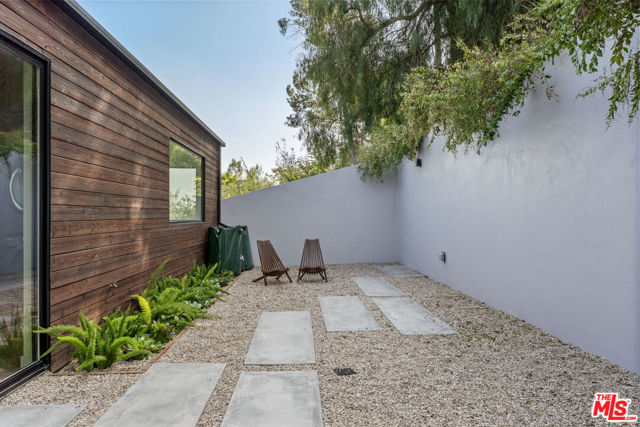 4691 Glenalbyn Drive, Los Angeles CA: https://media.crmls.org/mediaz/1602453a-a3c6-4f47-a26d-be1233c74e83.jpg