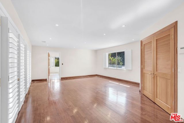 3200 Oakley Drive, Los Angeles CA: https://media.crmls.org/mediaz/16029859-732a-4fd5-a0c2-2036a6356890.jpg