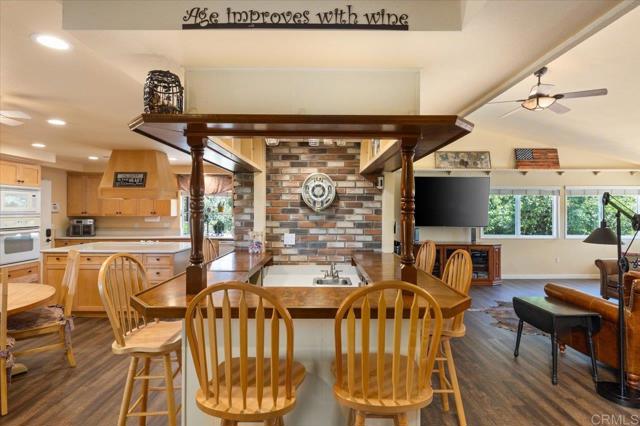 Detail Gallery Image 28 of 60 For 945 El Paseo, Vista,  CA 92084 - 4 Beds | 3 Baths