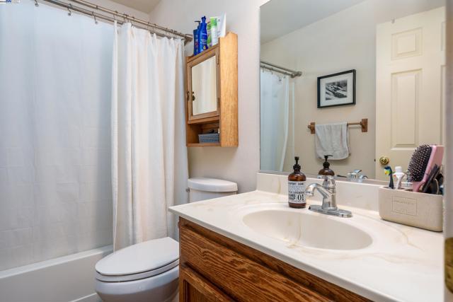 7691 Church Street, Gilroy CA: https://media.crmls.org/mediaz/16043b31-594e-4f45-a274-2ef975d383e6.jpg