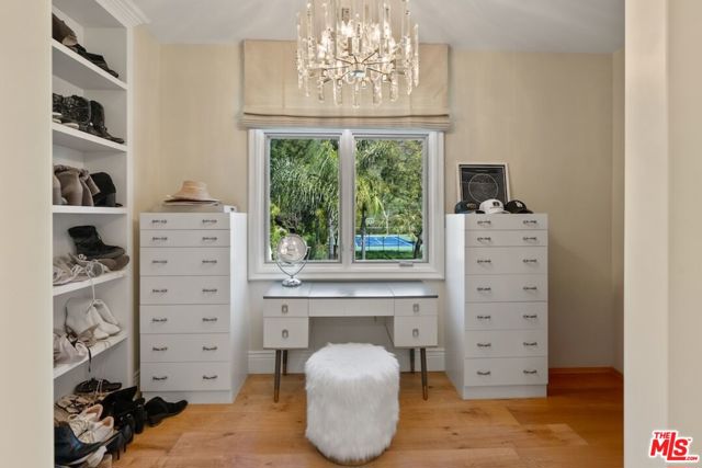 23593 Park South Street, Calabasas CA: https://media.crmls.org/mediaz/16043fa1-c9f0-4f03-9e43-22a7c1a49df3.jpg