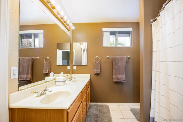 235 Loma Vista Pl, El Cajon CA: https://media.crmls.org/mediaz/160474bf-c42a-4888-87c2-01f4dc5bc4ee.jpg