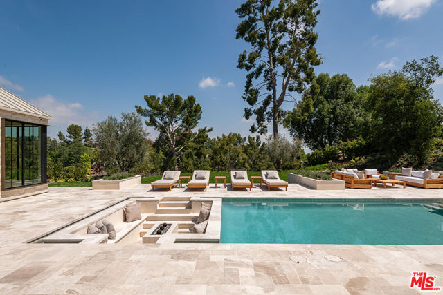 24172 Lupin Hill Road, Hidden Hills CA: https://media.crmls.org/mediaz/16053501-52e3-4ec1-a6a8-8d713e8c2736.jpg