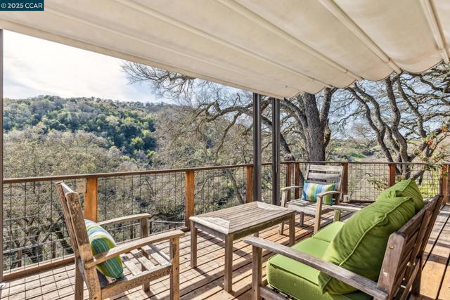 2160 Ridgewood Rd, Alamo CA: https://media.crmls.org/mediaz/1605a63f-05ed-49e0-b4e0-df516619d6b2.jpg