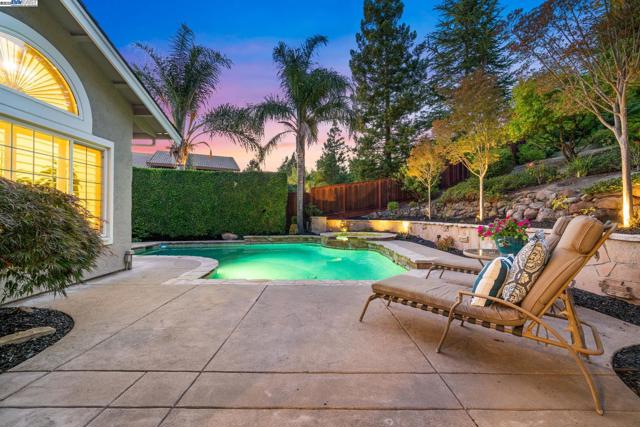 639 Canyon Crest Rd East, San Ramon CA: https://media.crmls.org/mediaz/1605ba38-aea1-4f8a-a086-2d1cb95b17ba.jpg