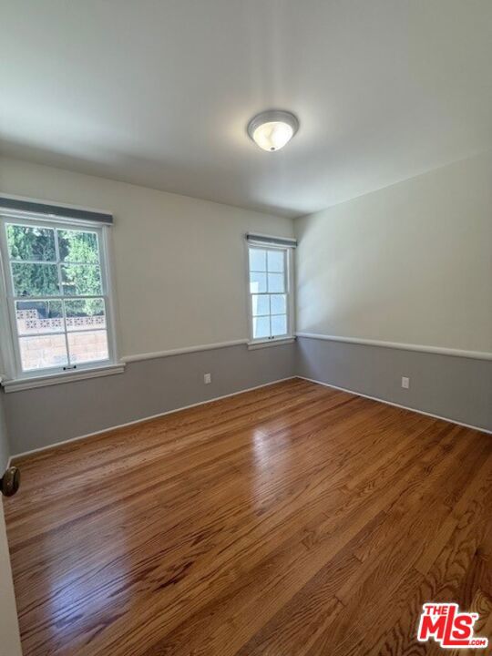 2515 Canyon Drive, Los Angeles CA: https://media.crmls.org/mediaz/1606602b-c0a5-421d-af8d-4e540f8b69eb.jpg