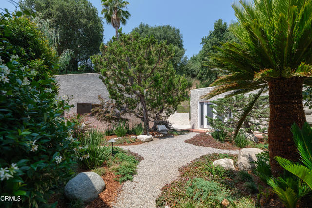 872 Flores De Oro, South Pasadena CA: https://media.crmls.org/mediaz/1606776f-bf9d-48e4-994c-ceeaa5ff7c18.jpg