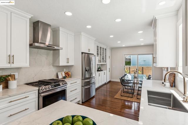 1026 Court St, Alameda CA: https://media.crmls.org/mediaz/1607639b-b36c-4006-abf4-d2a2d7d4308e.jpg