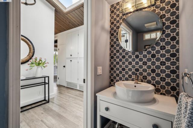 589 TAHOS ROAD, Orinda CA: https://media.crmls.org/mediaz/1607ded1-37c0-42d9-a38f-78f323fbf926.jpg