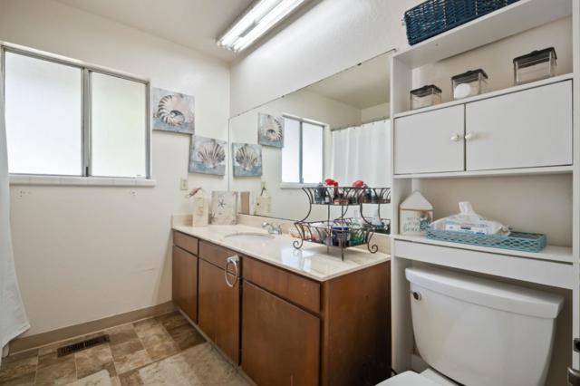 11745 Tam Oshanter Drive, Salinas CA: https://media.crmls.org/mediaz/1607eb2c-e5f2-4ba2-bb41-4bafd1bf0b97.jpg