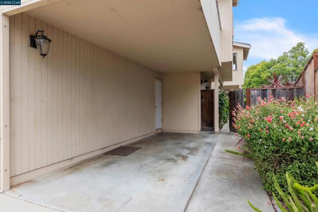 138 Farallon Ct, Aptos CA: https://media.crmls.org/mediaz/160819de-66fe-4757-b618-2a87b086c8de.jpg