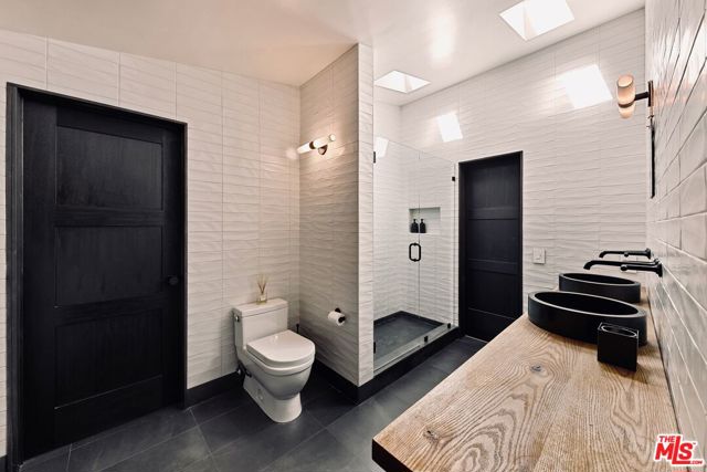 625 Reithe Avenue, Calabasas CA: https://media.crmls.org/mediaz/16083035-0e7d-41b8-baad-cb5fb496d24b.jpg