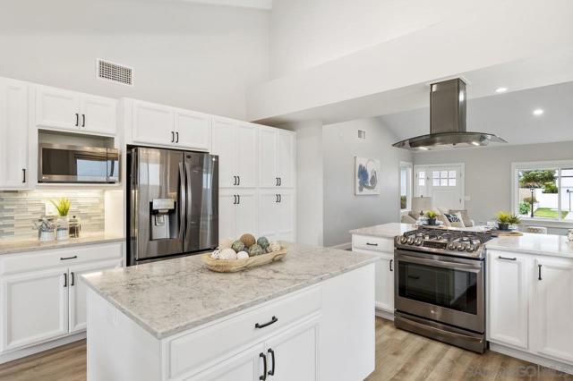 8924 La Cintura Ct, San Diego CA: https://media.crmls.org/mediaz/1608beae-35d5-4e61-b9a9-c117be73e59f.jpg