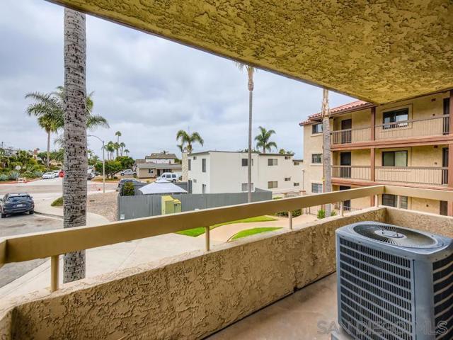 2630 Erie St, San Diego CA: https://media.crmls.org/mediaz/1608c890-f2d9-40ff-83a8-83b895a00320.jpg