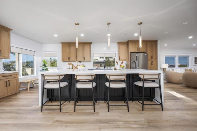 Image 15 of 75 For 4593 Coronado Ave