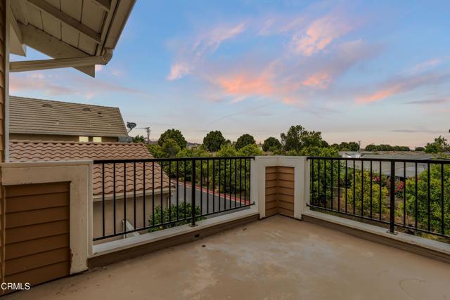 962 Jonquill Avenue, Ventura CA: https://media.crmls.org/mediaz/1609b8fb-bd9a-4d57-8b3d-c9c9e9b0b1d4.jpg