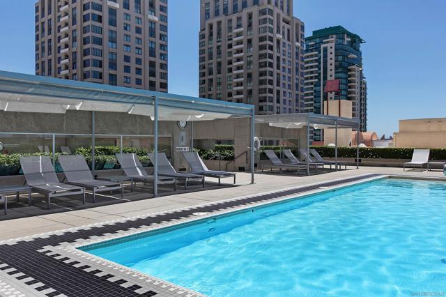 700 Front Street, San Diego CA: https://media.crmls.org/mediaz/1609e484-63f9-445a-a2e2-326cfe1fc1ac.jpg