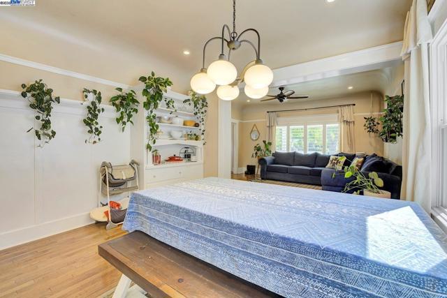 1215 Castro St, Martinez CA: https://media.crmls.org/mediaz/160a6a11-71fa-4803-a1c4-2c9bd9001a13.jpg