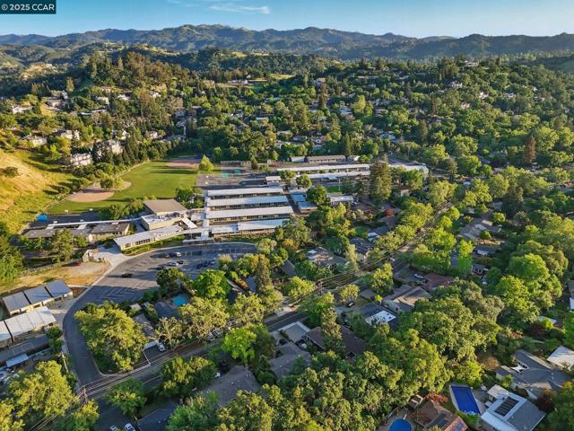 1836 Newell Ave, Walnut Creek CA: https://media.crmls.org/mediaz/160b2303-1db8-4e37-98f8-55944fd1a874.jpg