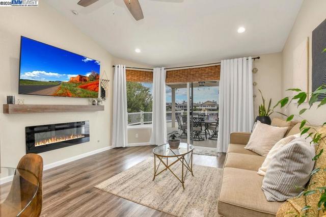 1864 Dune Point Way, Discovery Bay CA: https://media.crmls.org/mediaz/160b3045-1511-4dcd-9fc9-89b01e8cdc93.jpg