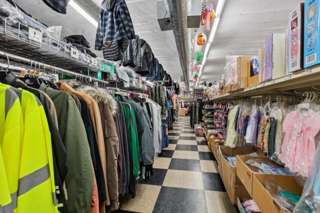 1972 1972 Alum Rock Avenue, San Jose CA: https://media.crmls.org/mediaz/160b3a2b-1682-483c-a955-3eef503d9dd2.jpg