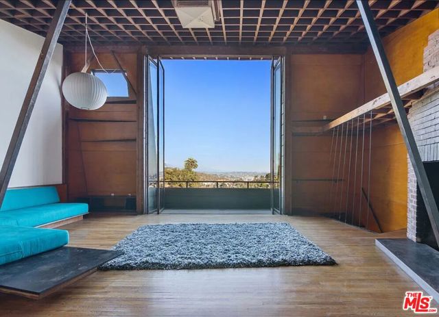8663 Nash Drive, Los Angeles CA: https://media.crmls.org/mediaz/160b49a9-7cad-4dd3-adc8-978435327e34.jpg