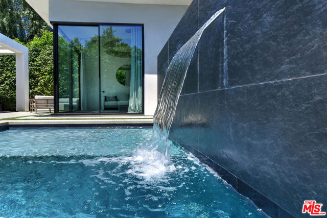5316 Lennox, Sherman Oaks CA: https://media.crmls.org/mediaz/160b4bfa-8e2c-4f2c-8abc-eedc734e8849.jpg