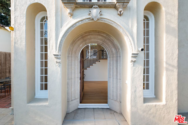 2063 Grace Avenue, Los Angeles CA: https://media.crmls.org/mediaz/160b8511-ff7b-48ce-94e0-9ddeaa01786d.jpg