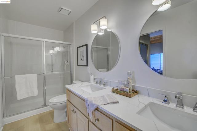 33 Binnacle Hl, Oakland CA: https://media.crmls.org/mediaz/160c16d3-21f3-42bf-b6ba-fcae544a87bb.jpg