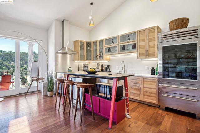 Details for 90 Starview Dr, Oakland, CA 94618