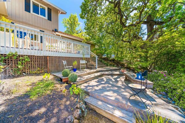 484 El Pintado Rd, Danville CA: https://media.crmls.org/mediaz/160c26b3-2c78-4585-8e58-5da5c385a2ff.jpg