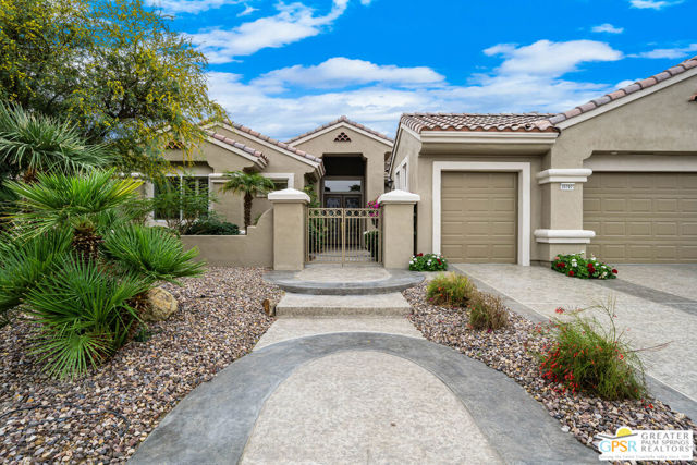35707 Stonebriar Drive, Palm Desert CA: https://media.crmls.org/mediaz/160c3ef9-c02d-4c11-83ab-7f99066037ae.jpg