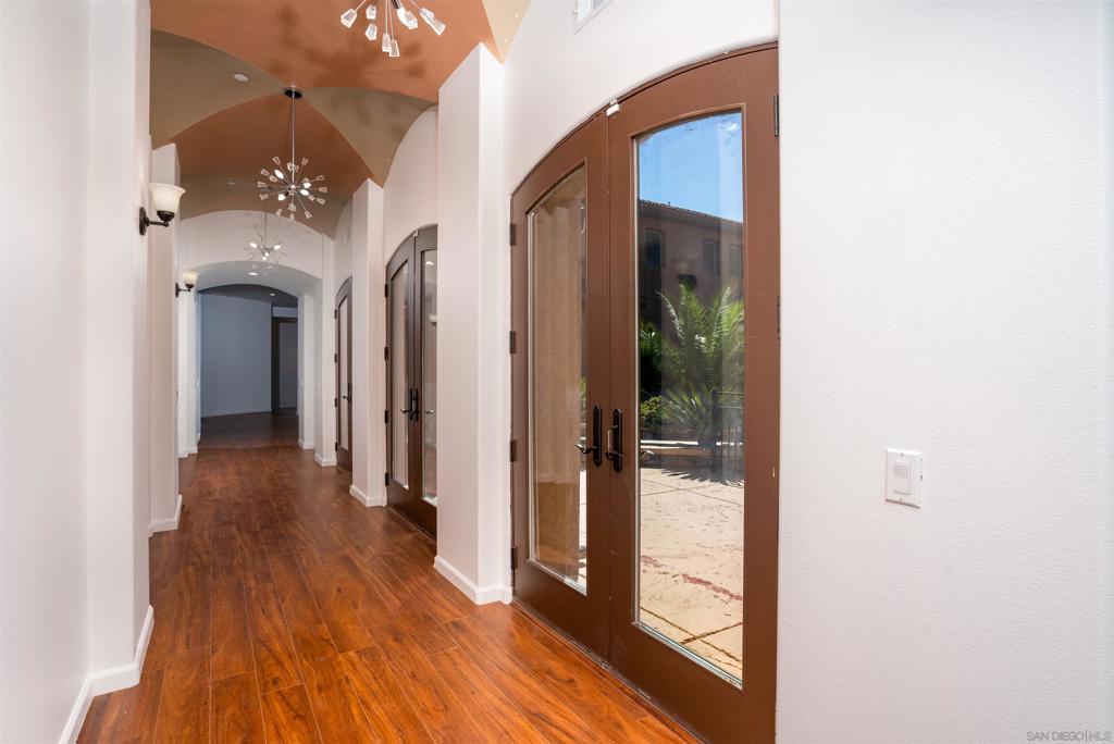https://media.crmls.org/mediaz/160c45eb-24f8-4125-b58a-93e6398a880e.jpg?preset=X-Large