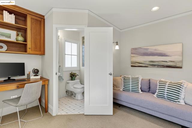 1145 Mandana Blvd, Oakland CA: https://media.crmls.org/mediaz/160c9e37-7ad1-436a-8c58-3b2bf9062584.jpg