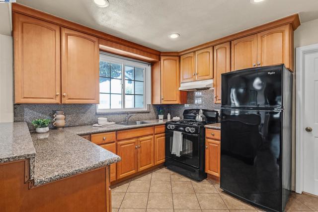15028 Grenda St, San Leandro CA: https://media.crmls.org/mediaz/160d866f-cfb0-4e07-96ae-ba76729bb5e3.jpg