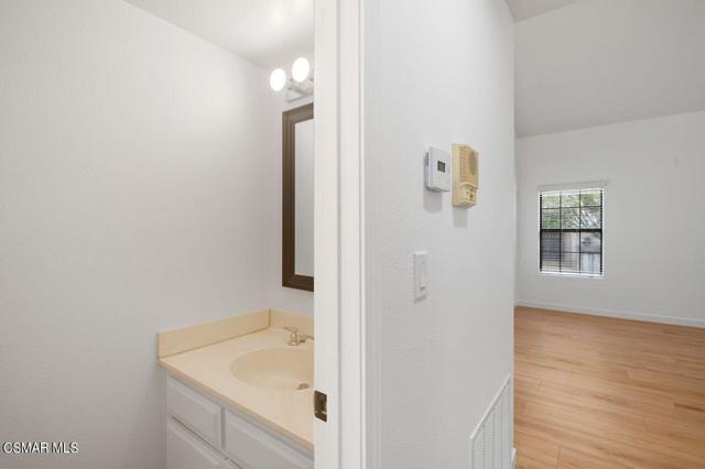 4139 Lost Springs Drive, Agoura Hills CA: https://media.crmls.org/mediaz/160d8b15-3973-4d3e-9ee5-f320ee932fd1.jpg