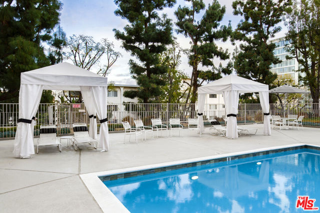 100 S Doheny Drive, Los Angeles CA: https://media.crmls.org/mediaz/160db007-34c3-4b07-8076-1eb6833da091.jpg