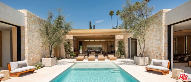 1039 Wallace, Beverly Hills CA: https://media.crmls.org/mediaz/160db36f-19f5-460b-a688-993b443f4583.jpg