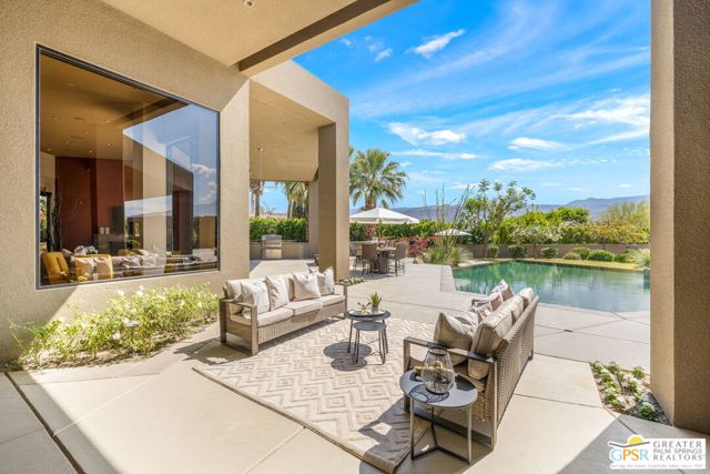 4 Paradise Cove Court, Rancho Mirage CA: https://media.crmls.org/mediaz/160dce15-4679-4b7b-a8c5-b94c2d594d7e.jpg