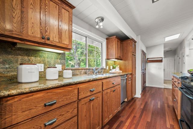 107 Maywood Drive, Boulder Creek CA: https://media.crmls.org/mediaz/160de31d-2c43-4d58-87d1-4ae0b47471c0.jpg