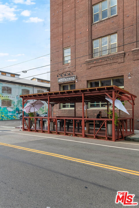 416 S Spring Street, Los Angeles CA: https://media.crmls.org/mediaz/160e255e-63d4-4b6e-9552-819e8df03e42.jpg