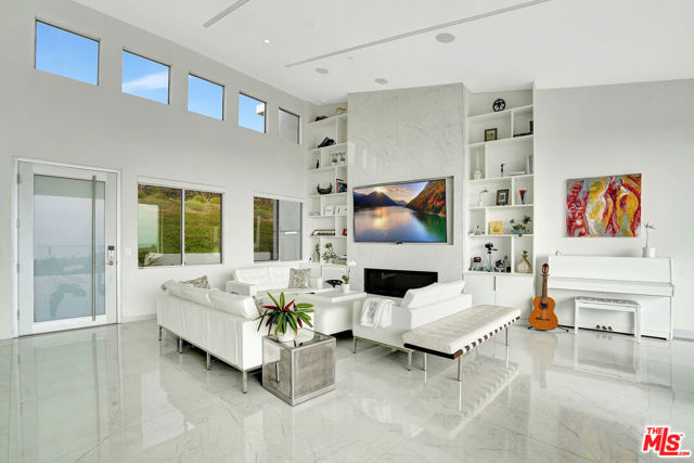28405 Via Acero Street, Malibu CA: https://media.crmls.org/mediaz/160e7543-ac12-46e1-870f-f650783b4dc5.jpg
