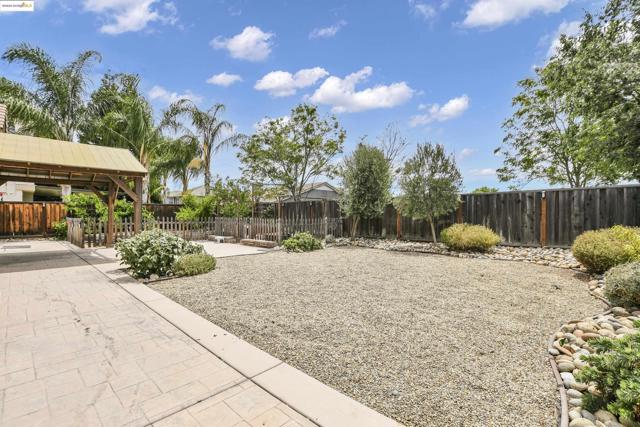 1212 landover, Brentwood CA: https://media.crmls.org/mediaz/160f0764-2d22-4140-a61d-07aa7cb1281c.jpg